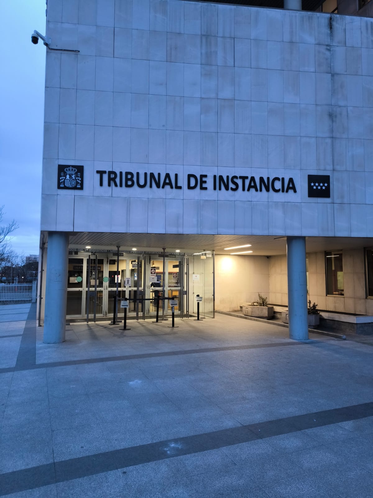 Rótulo TRIBUNAL DE INSTANCIA terminado en Poeta Joan Maragall Madrid